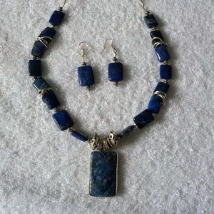 Necklace/earnings set